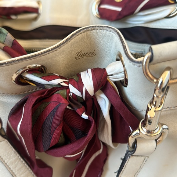 AUTHENTIC  GUCCI CREAM BAG WITH GUCCI SCARF OR BAND - Picture 2 of 5